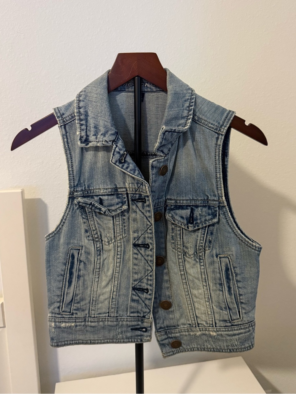 American Eagle Outfitters Light Wash Denim Vest - Blue
